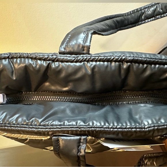 NWT Wildfox’s Embroided Lips Icon Tote Black Quilted w Silver Lips - Picture 7 of 7